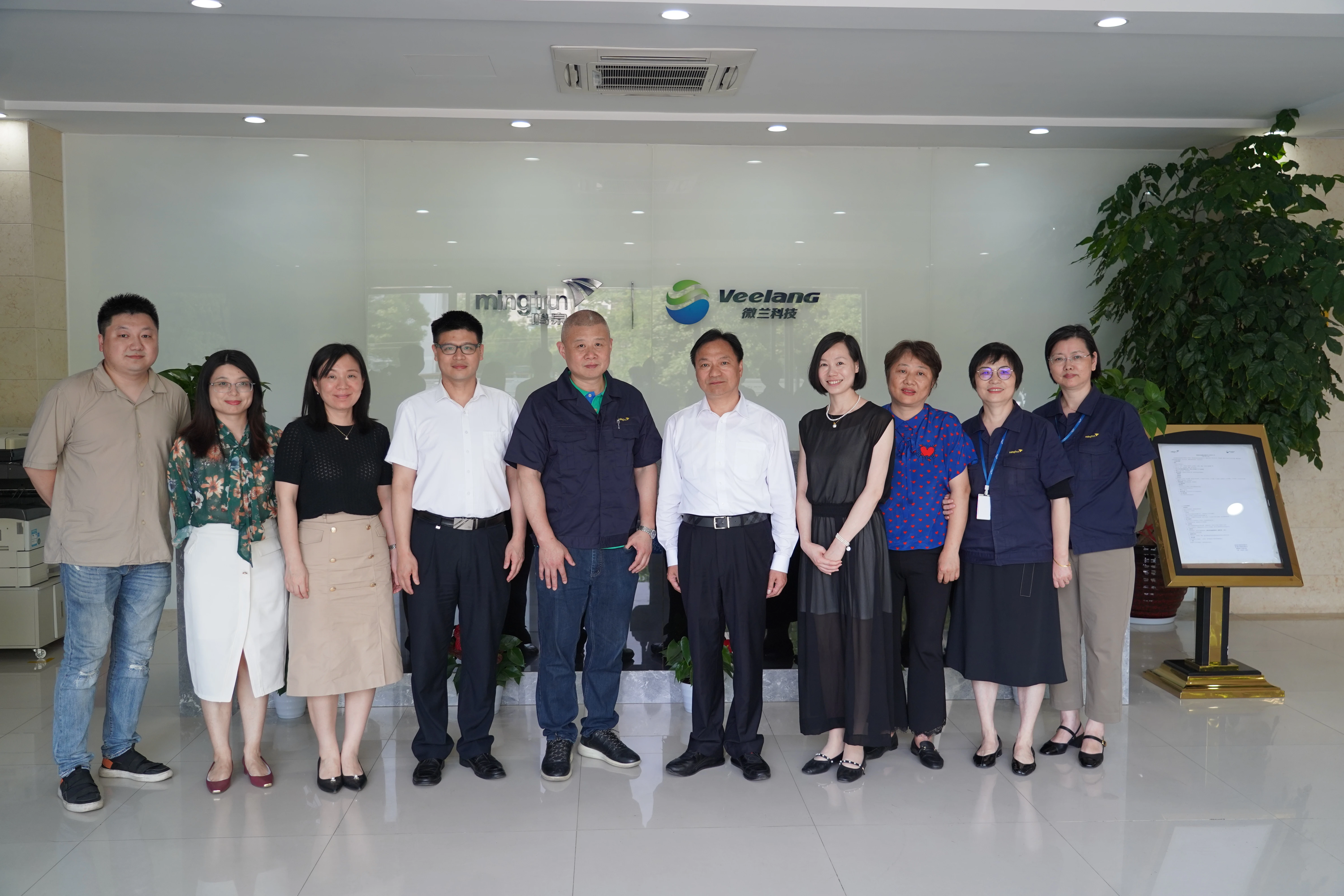 浙江大学控股集团党委书记、董事长徐金强一行莅临浙大完美（中国）一站式服务官网考察指导