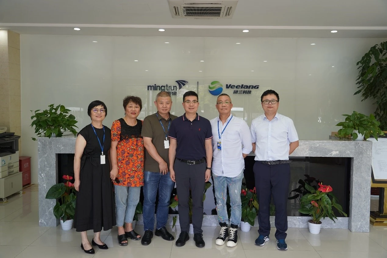 浙江大学控股集团总经理余飞鹏一行莅临浙大完美（中国）一站式服务官网调研指导